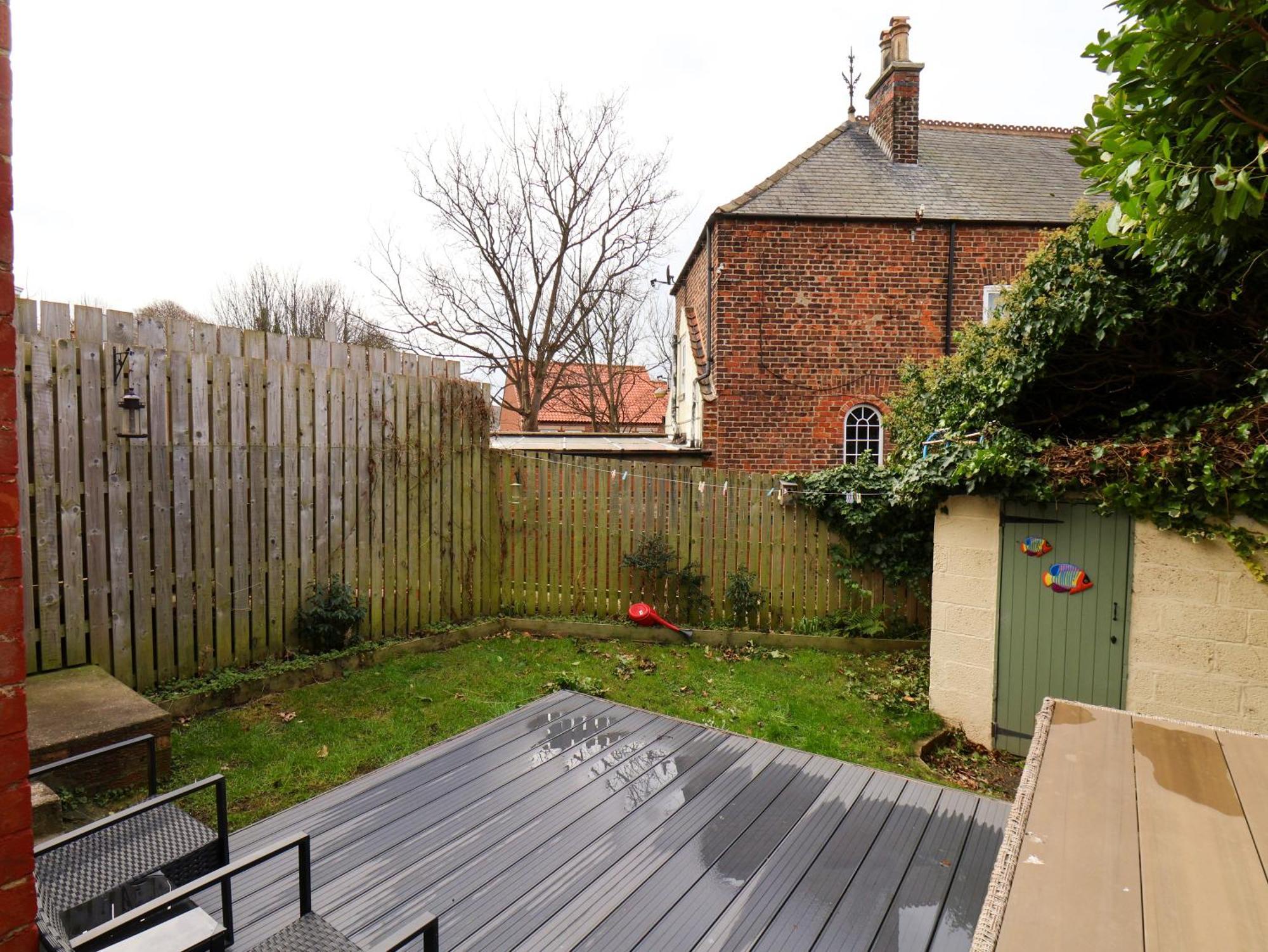 Over Esk Whitby Exterior photo